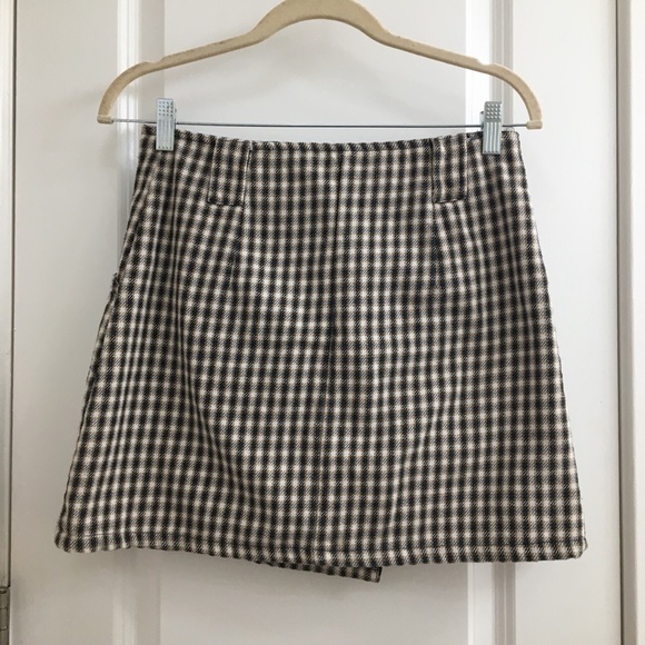 Cute button skirt! - Picture 2 of 4